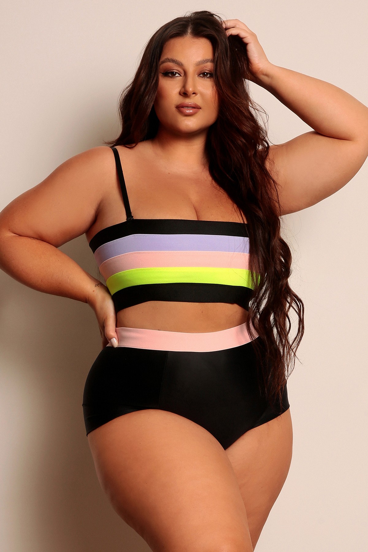 HOT PANTS DETALHE RISING COLOURS MARIA