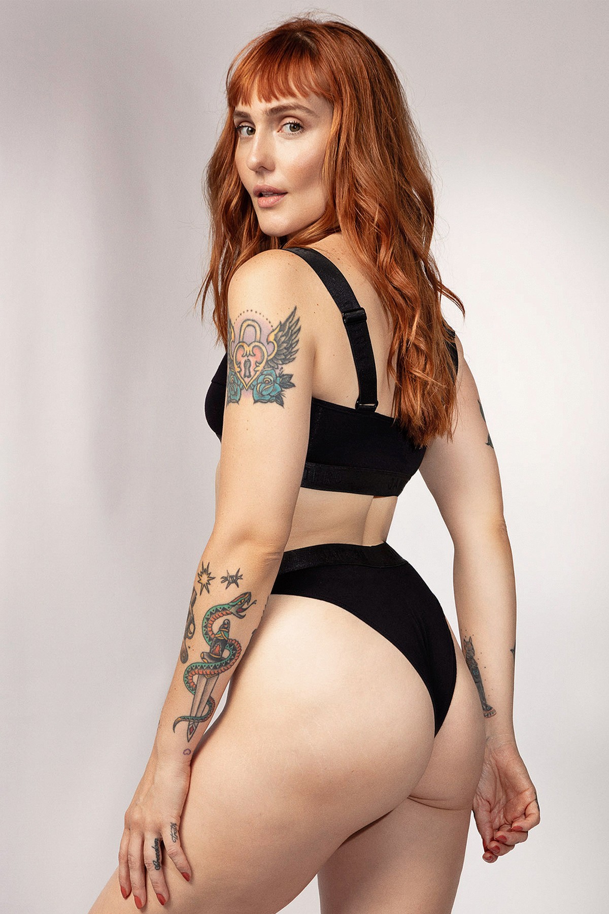 CALCINHA PRETA CAVADA ALÍCIA