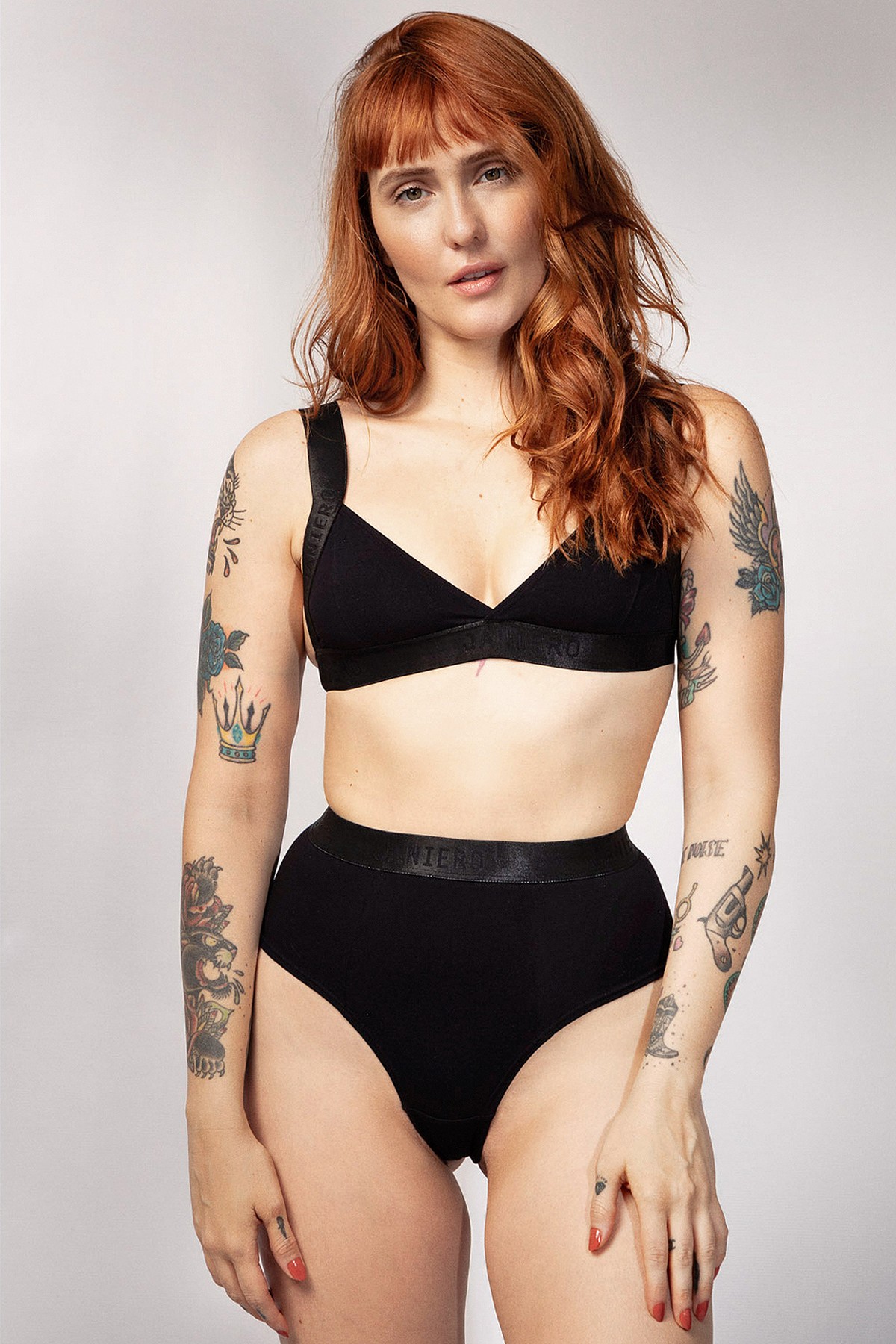 TOP TRIANGULAR PRETO LAURA