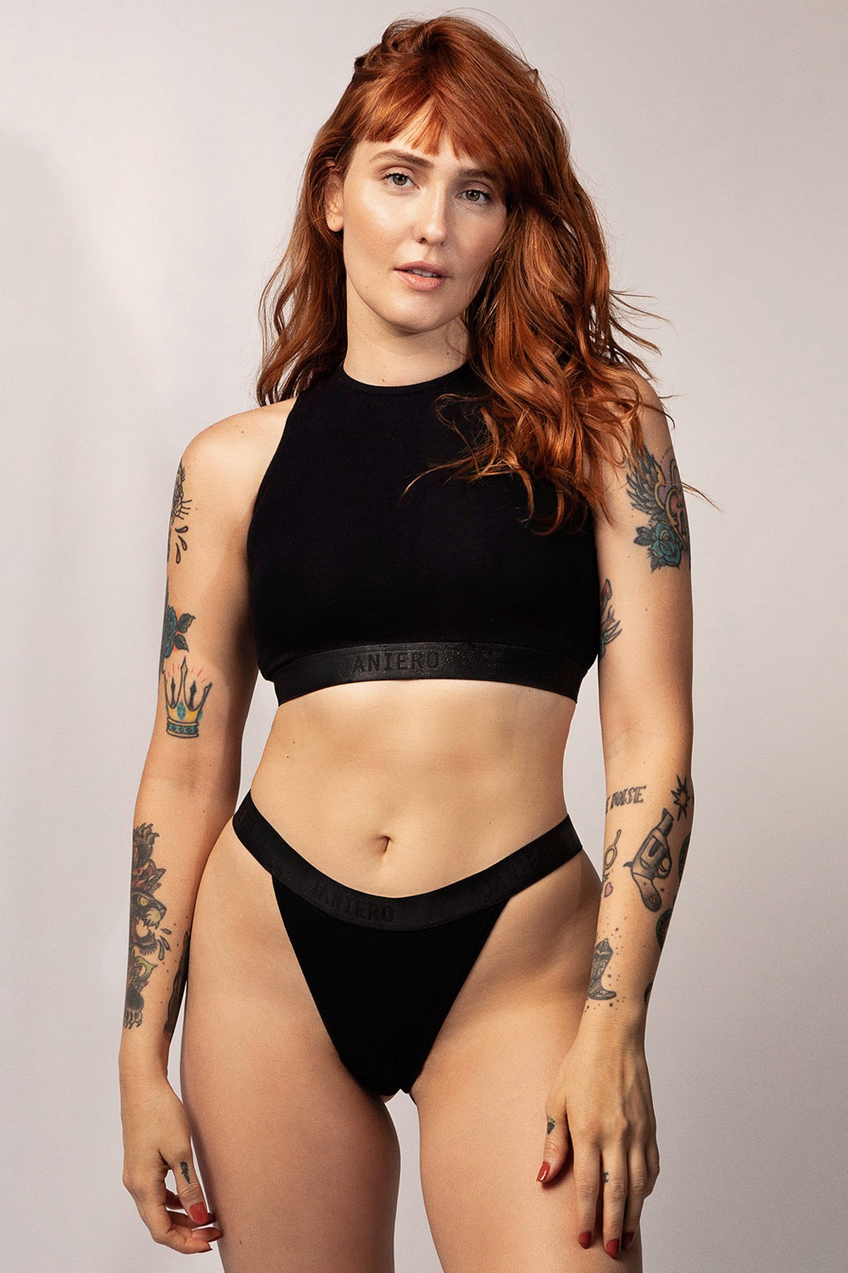 TOP CROPPED PRETO ISLA