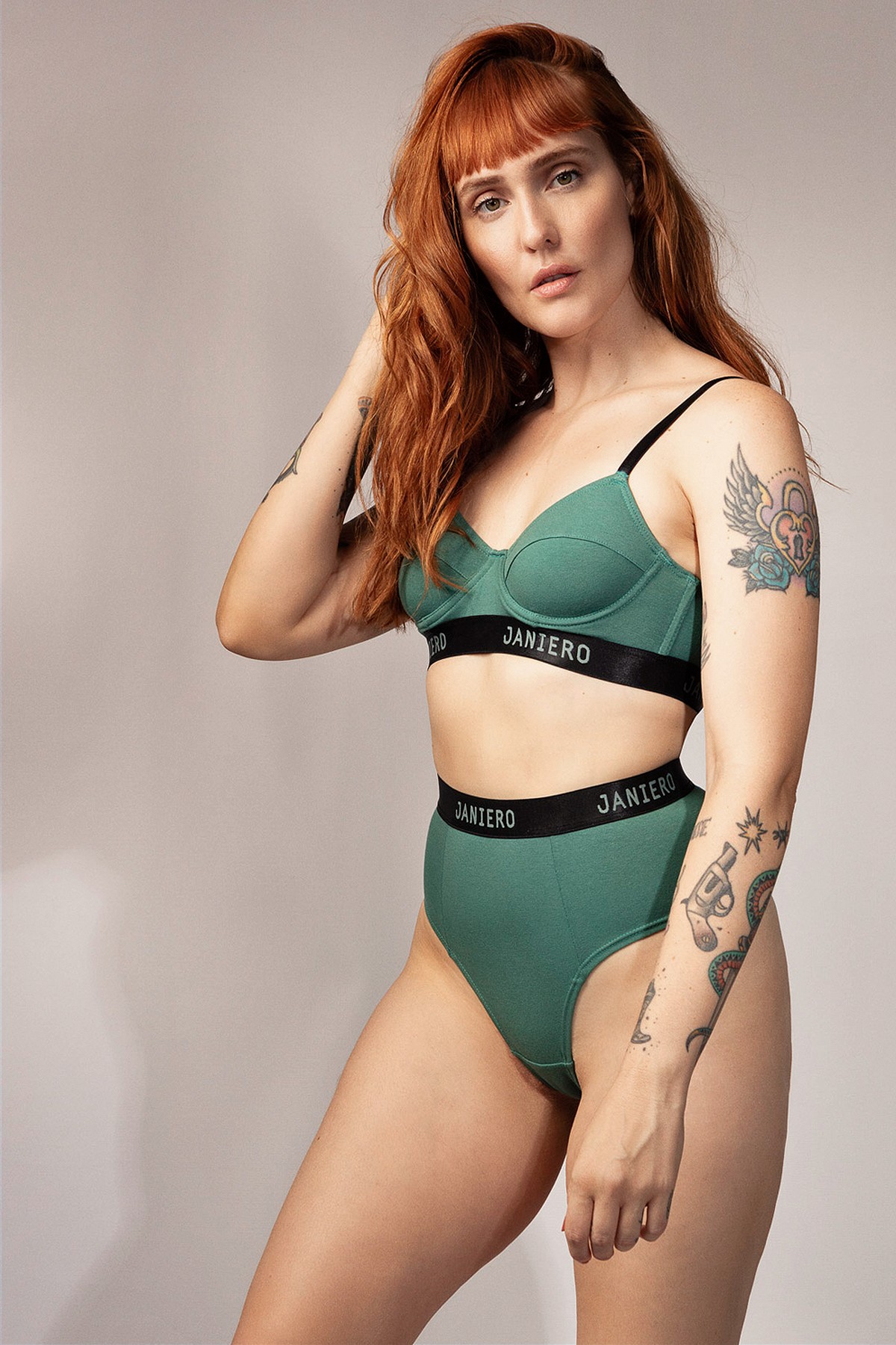 HOT PANTS VERDE BETINA