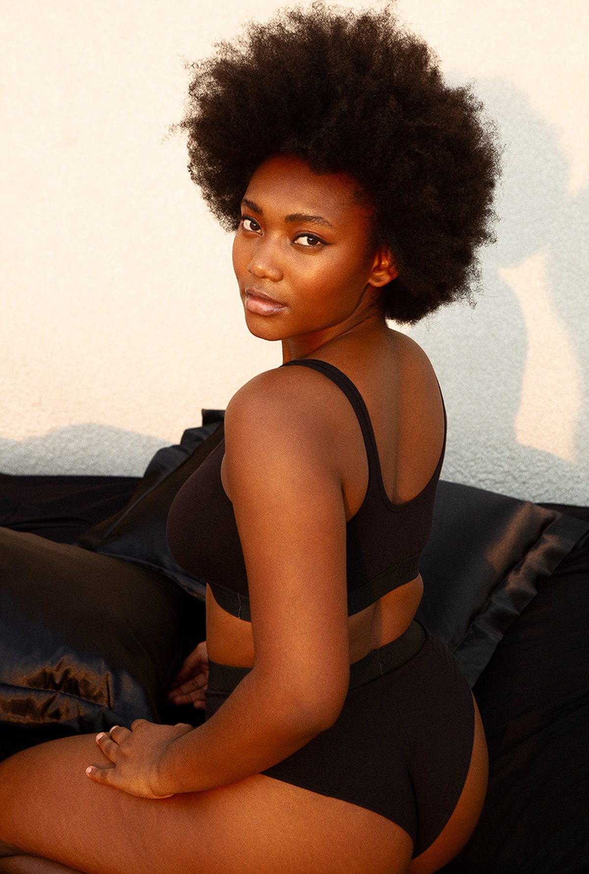 imagem hot pants betina preta 2