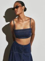 Top Cropped Bralette de Denim Lavagem Escura com Decote Quadrado, Alças Ajustáveis e Costas Franzidas, Estilo Festival de Verão