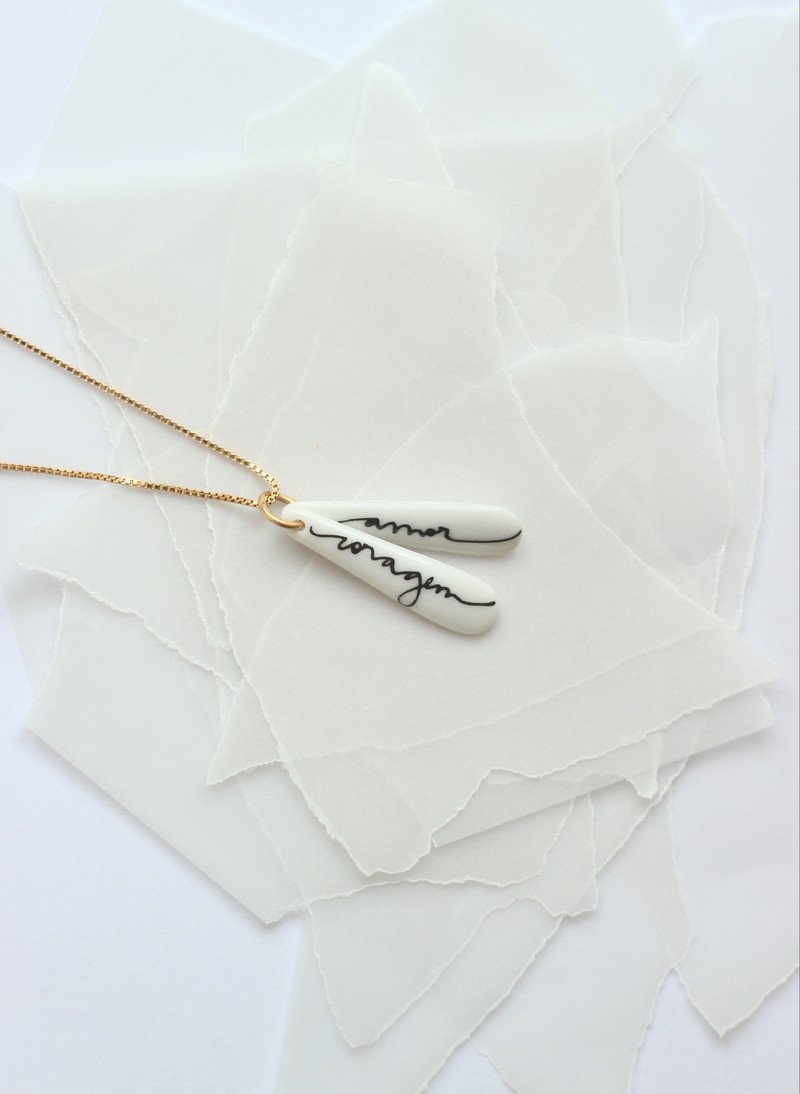 colar coragem amor porcelana | necklace courage love porcelain